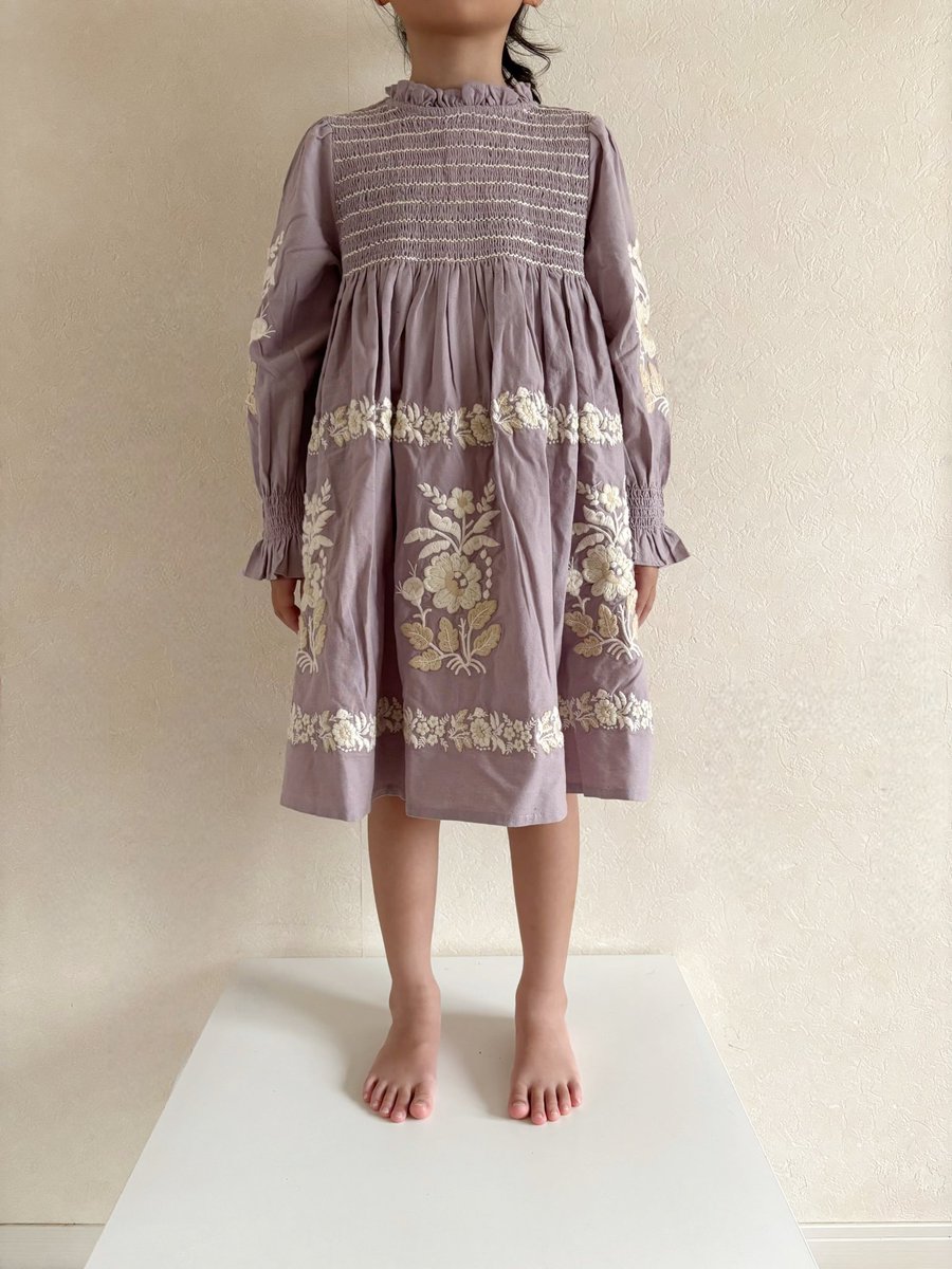 BabyStyleLAB's tweet photo. @yukkun09mama こんばんは！

追加で撮影致しましたので添付させて頂きますね。

膝がしっかり隠れる丈感でした。
サイズ感がぴったり可愛いのは5-7yがおすすめです🪻

ぜひご検討ください🎀 https://t.co/23ZJCU1LJ7