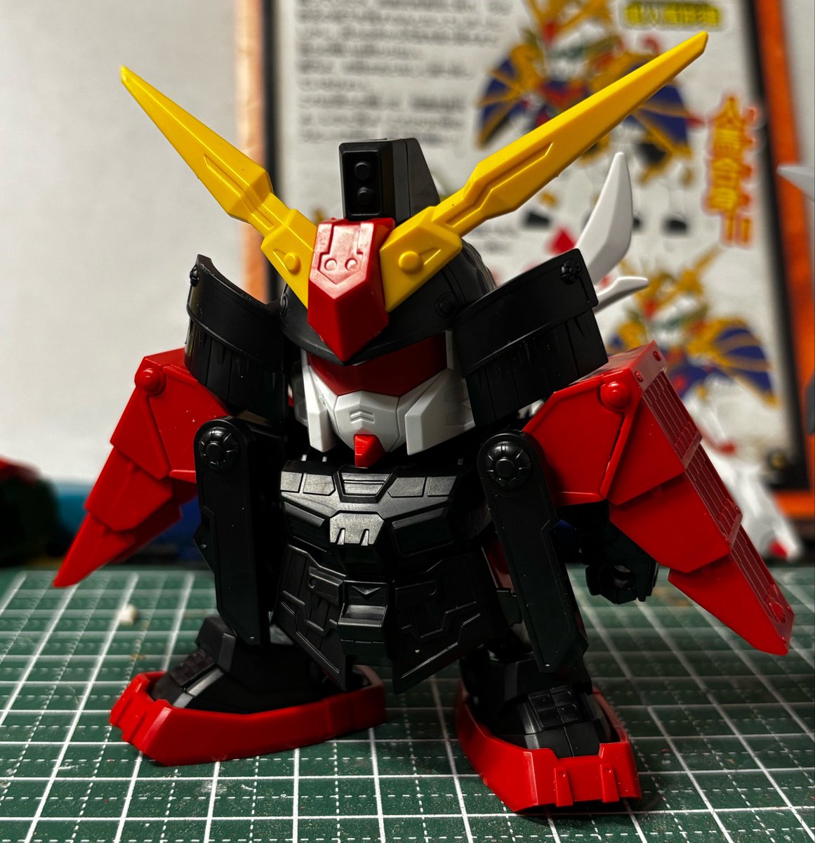 syan_ie_ran's tweet photo. 煮詰まってきた時はどーにもならないので他事するに限る
次に作る予定だった烈火武者頑駄無を組み立てて色々弄ってこうや٩( 'ω' )و

頑張ってLGBB武者頑駄無感を消さなければ・・・( ∗･᷄ὢ･᷅∗ )
そして烈火武者の頭は顎引きしてやると意外にもLGBBに見劣りせずカッコイイぞ
いいなコレ https://t.co/PyqsToaMyS