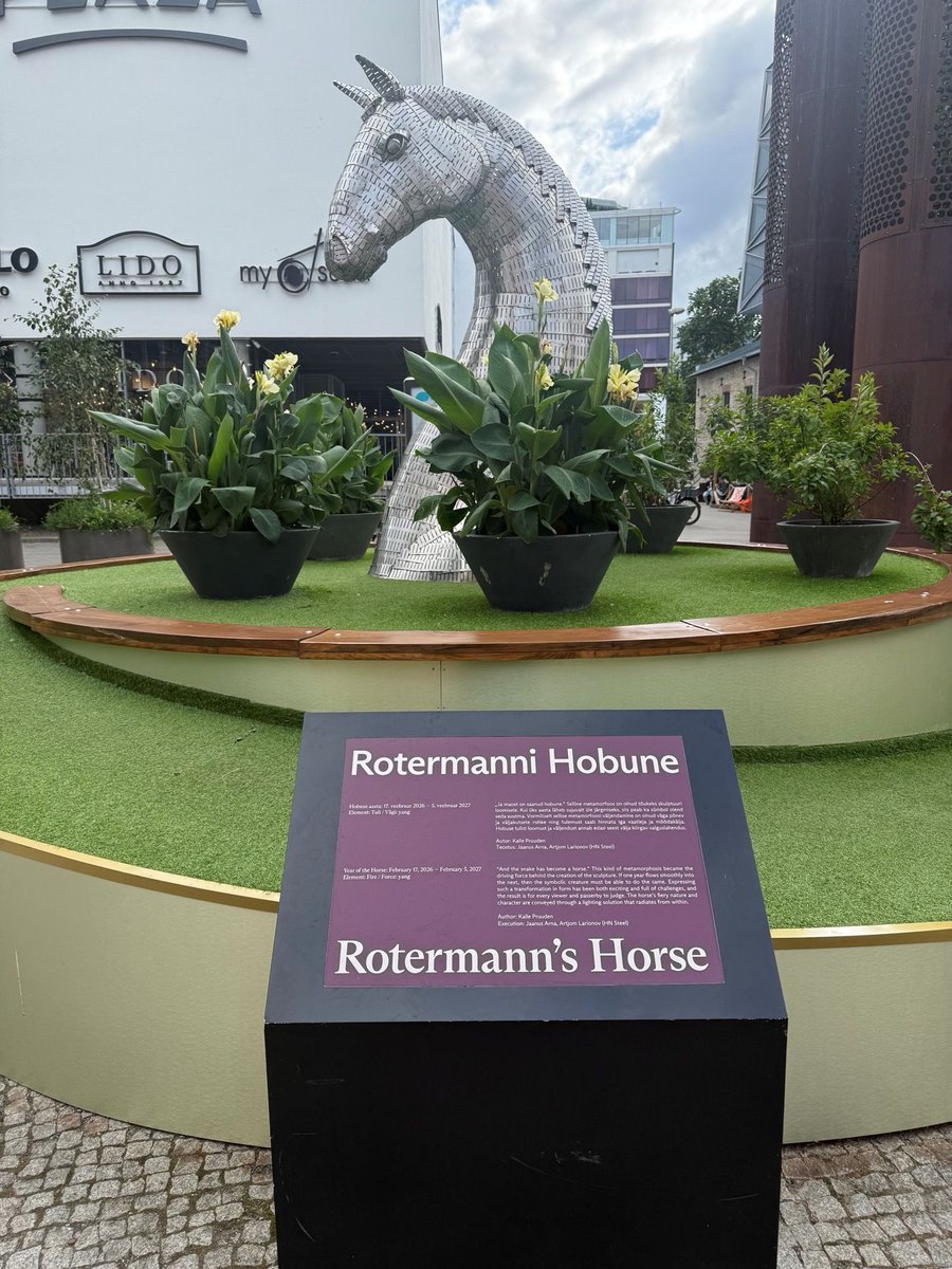 ScottishTours's tweet photo. Has anyone seen the Fire Horse sculpture which can be found in Tallinn, Estonia? We couldnβt believe how similar it looked to our very own Kelpiesβ¦ just a smaller version (yet equally as impressive)! π΄
@HelixFalkirk #TheKelpies #HelixDayOut #Scotland https://t.co/ISWc7b43LL