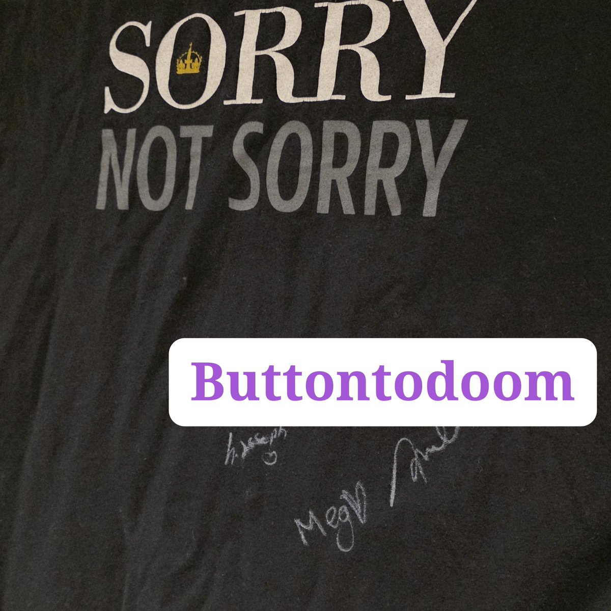 buttontodoom's tweet photo. 공~쥬님들 치장 해드려야지~?
홀바인 초상화를 그리려면~? 💜💜💜

나 식스 정말 좋아해
한국식스보고 산 티셔츠에
웨엔식스 퀸들 사인도 받아왔음(이렇게공개할줄몰랐어••)
그니까제발저를불러주세요

#식스더뮤지컬 #SIXTHEMUSICAL https://t.co/Q8S0wi0kh5