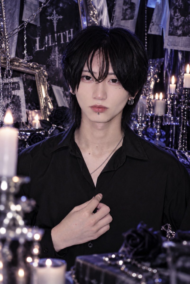 LiLiTH__info's tweet photo. 【 🥀NEW ARTIST PHOTO🥀 】

10/2 新メンバー加入に伴い
L!L!TH 新アー写公開。

えいと❤️（@eito_lilith ）

ろろ💛（@roro_hinata ）

そして、新たなL!L!THへ——。

いいね ＋ RP ＝ 100達成で
次のメンバーを公開。

拡散よろしくお願いします😈🪽 https://t.co/WPsLOSzBQ8