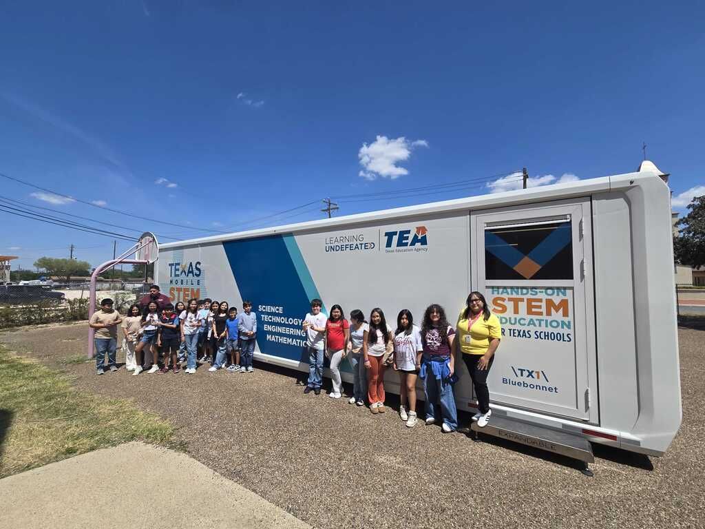 LearningUNDFTD's tweet photo. 🎒✨ We are back on the road! We had a blast bring the Texas Mobile STEM Lab to Wilson Elementary in McAllen, TX! 🚐🔬Stay tuned to see all of the fun places we'll be traveling to this school year! 🎉 #LearningUndefeated https://t.co/aH7PlgokCh