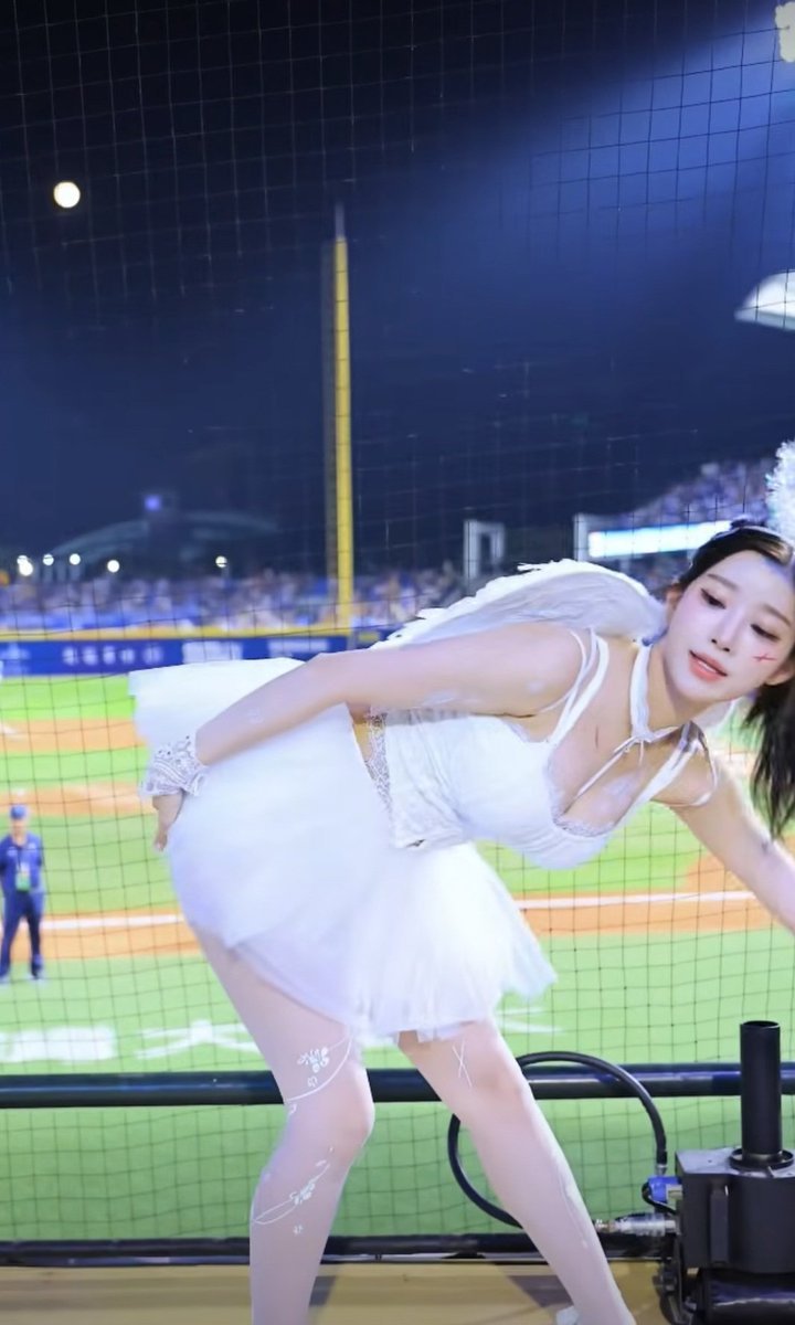 dddrjme's tweet photo. 이주은 치어리더 https://t.co/JKhdCBIGoH