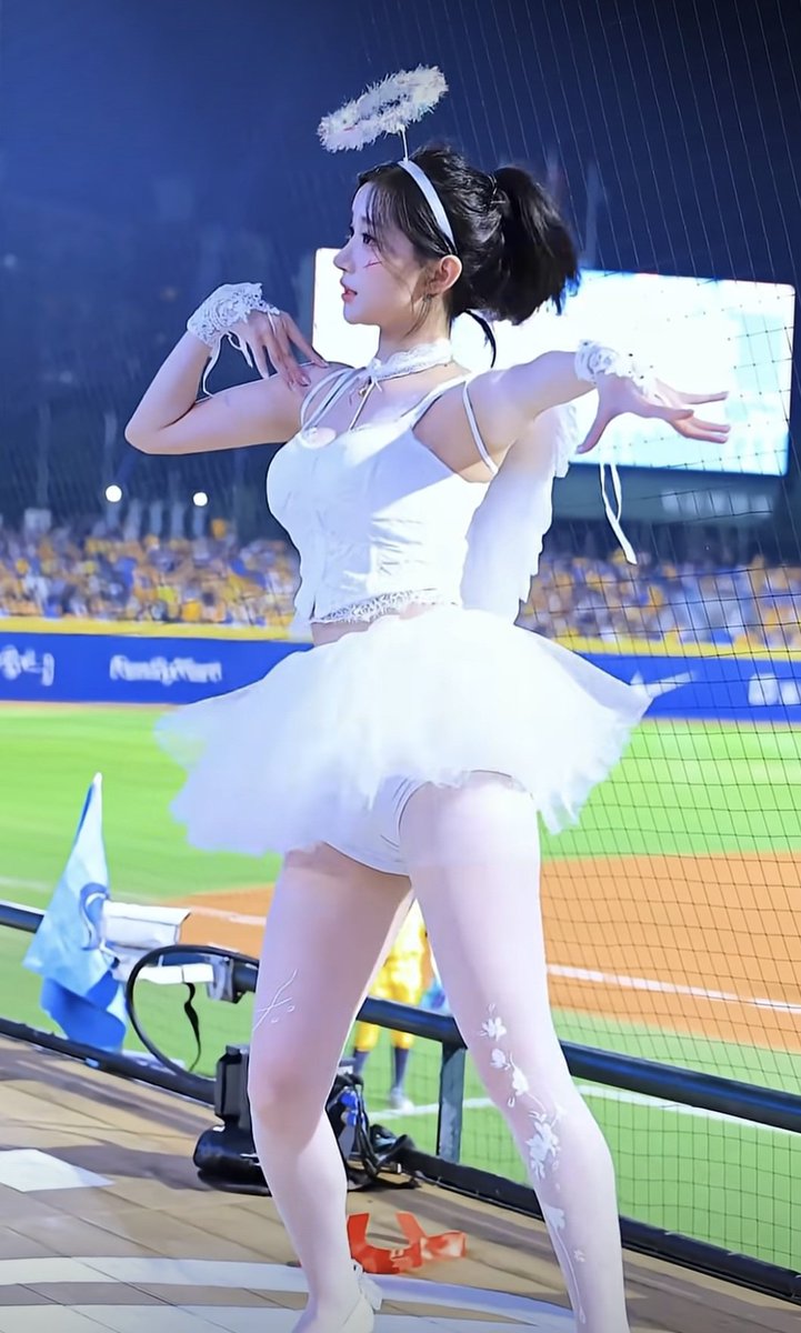 dddrjme's tweet photo. 이주은 치어리더 https://t.co/JKhdCBIGoH