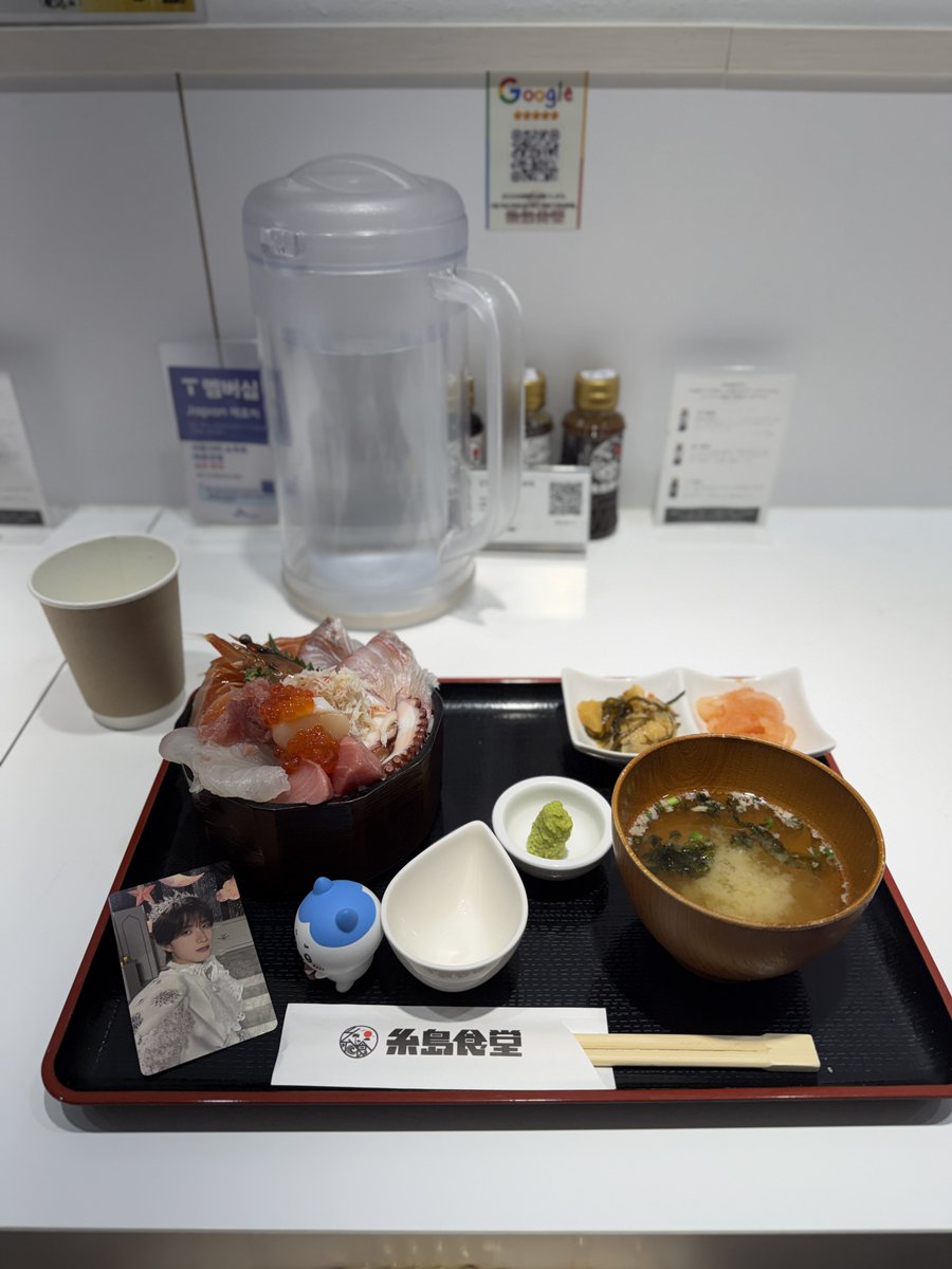 Nq2jO's tweet photo. 福岡遠征美味しいの食べた😻❣️
海鮮丼新鮮でもつ鍋ネ🈸の味した。 https://t.co/CZQSBg2LeJ
