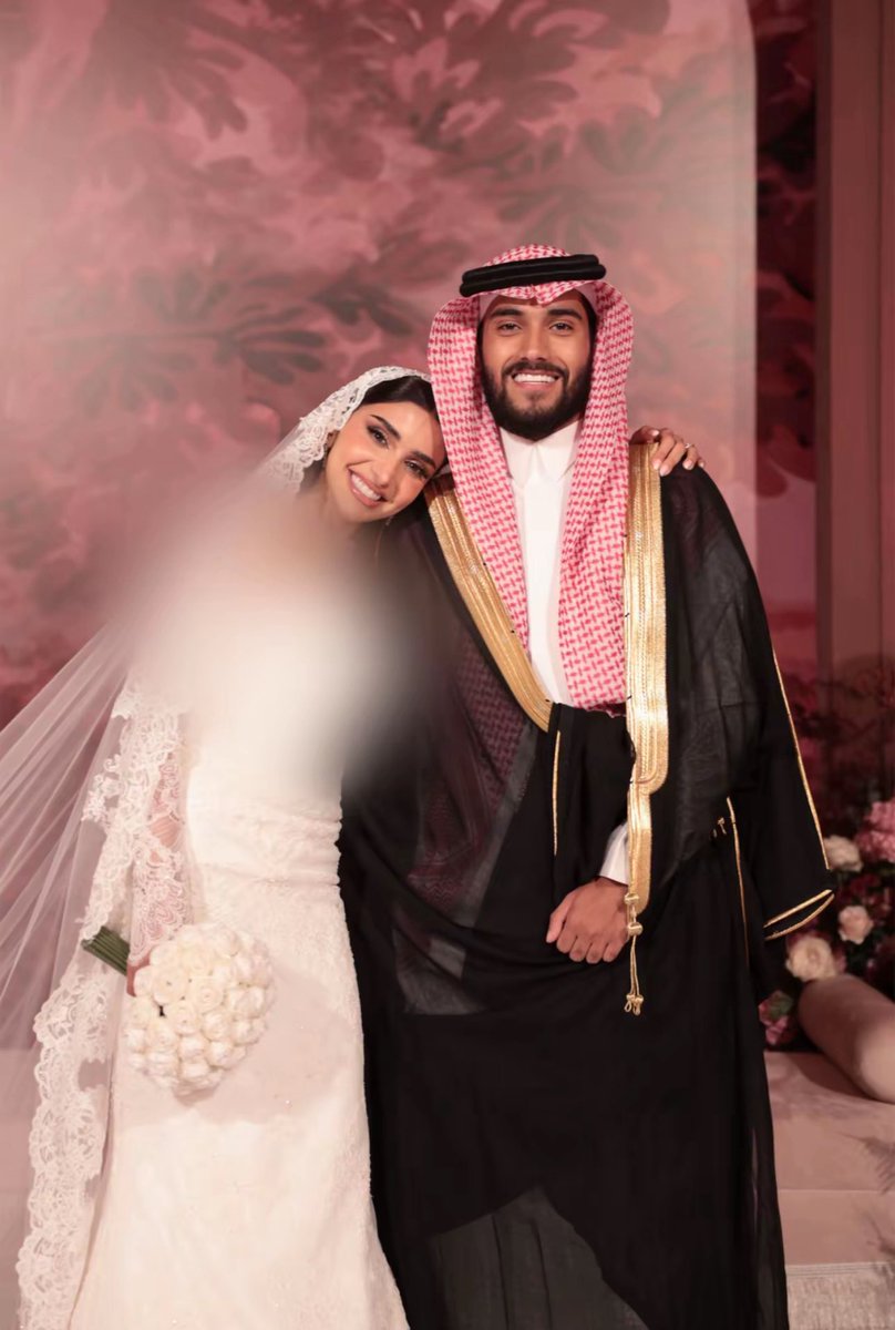 JoryJorynm's tweet photo. #٢٠٣٠_بلا_نقاب  #no_more_niqab
الرجل الحقيقي هو الي يفتخر بنساءه ويدعمهم وليس الذكر الي يستعير حتى من ذكر اسمهم ووجودهم 
يحسب قمعهم رجوله ! 

الذكوريين دايم لما يشوفون رجل داعم لنساء اسرتة تبدأ وصمة العار والقذف كرهًا بالنساء لا اكثر يبون يقمعونا من الوجود لو وددوا https://t.co/fzOwAKe5w1