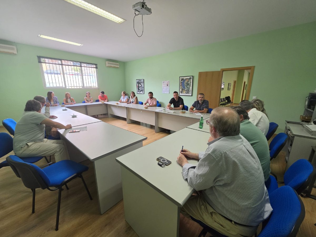 CSIFExtremadura's tweet photo. 🟢 Los delegados de Plasencia reciben la visita del presidente autonómico de CSIF Extremadura, Benito Román, junto a varios miembros del Comité Ejecutivo de la organización, para evaluar la situación laboral y sindical en la zona y consensuar las próximas propuestas de trabajo. https://t.co/xnMkny4fIS