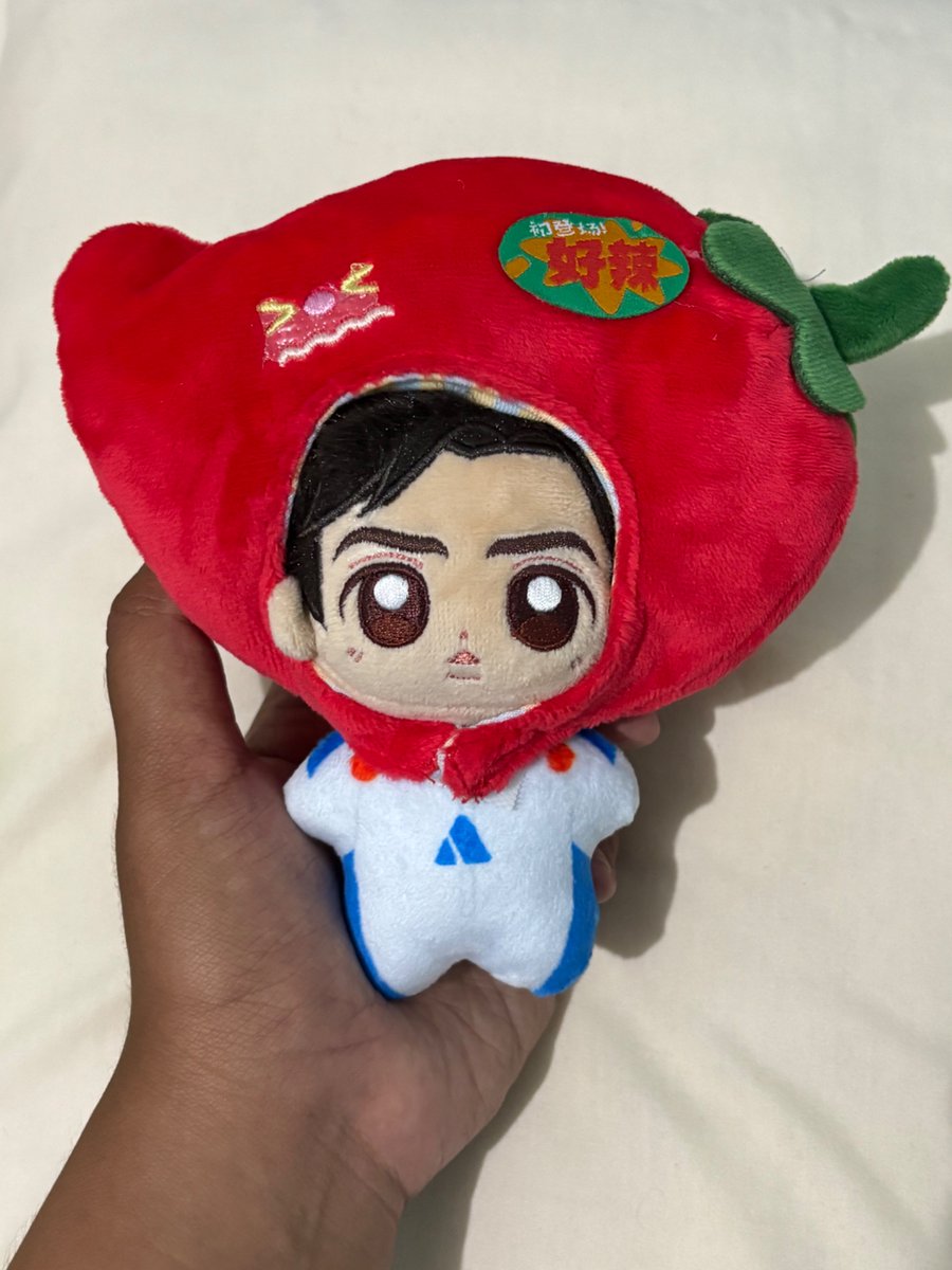 retrosainz's tweet photo. carlos lucky charm 🌶️🍀 https://t.co/XRnMBiIZe4