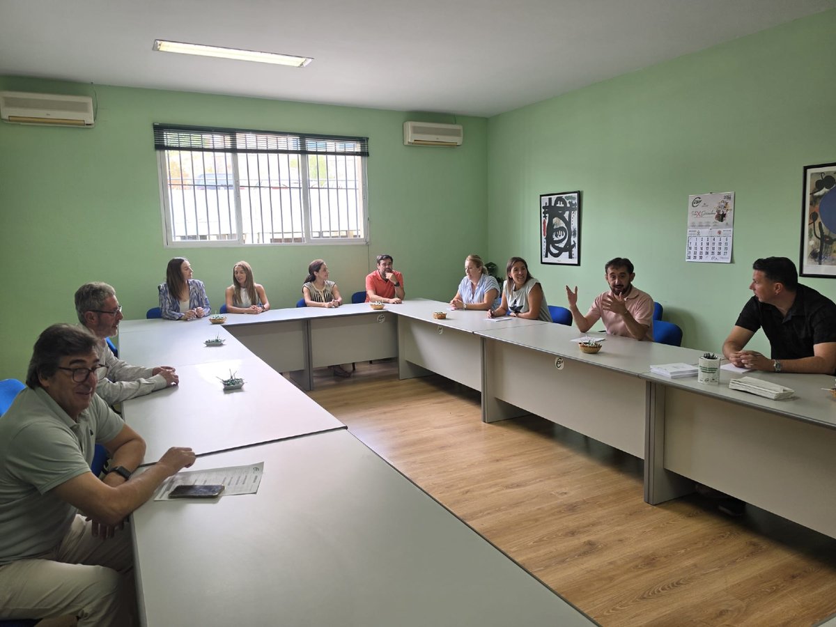 CSIFExtremadura's tweet photo. 🟢 Los delegados de Plasencia reciben la visita del presidente autonómico de CSIF Extremadura, Benito Román, junto a varios miembros del Comité Ejecutivo de la organización, para evaluar la situación laboral y sindical en la zona y consensuar las próximas propuestas de trabajo. https://t.co/xnMkny4fIS