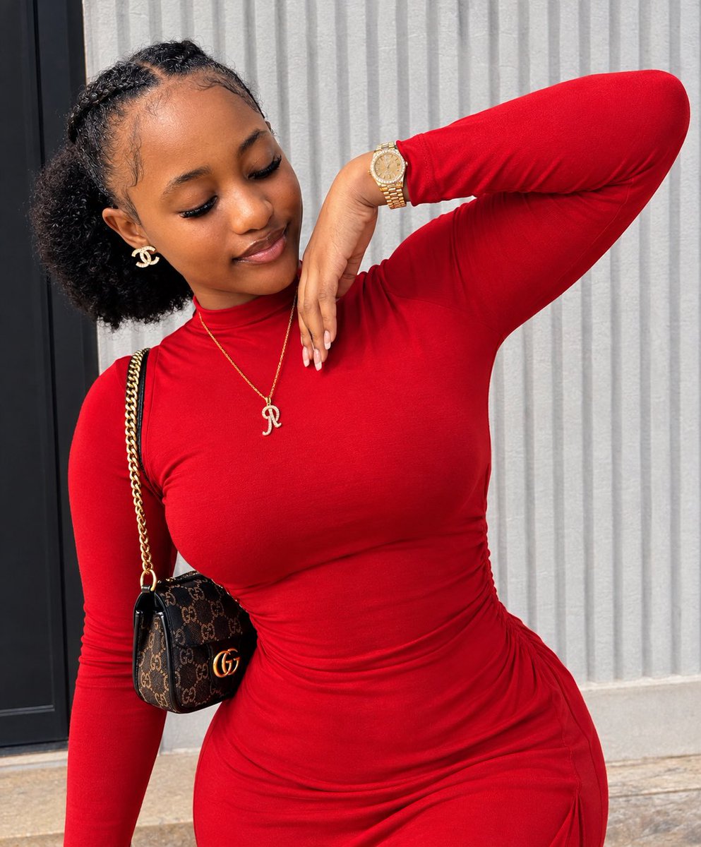 rosellahhh's tweet photo. A babe and more https://t.co/iyHri9sf0D