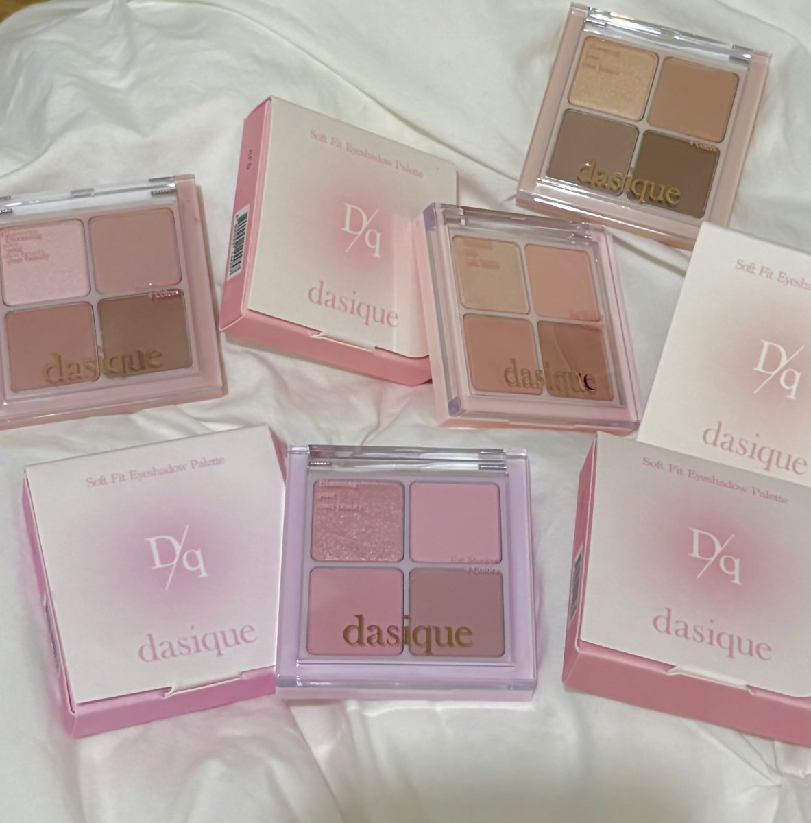 dasiqueから日本限定4色パレットが新発売🎀大人気の9色パレットから、使いやすいカラーをぎゅっと♡
dasiqueらしいふんわり可愛い目元が作れる4色展開🫧どれも可愛くて迷うけどいろんなメイクできて楽しい🥹
#dasique #デイジーク #韓国コスメ #Pr https://t.co/HpKxljrZnl