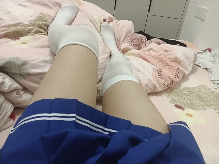 XiaoChu55034's tweet photo. 🔥国庆超级福利局！重磅原味奖品免费抽！
喜迎祖国华诞，宠粉力度拉满

🏆一等奖1名：视频调教
🥈二等奖3名：定制原味
🥉三等奖5名：原味白丝

👉参与：关注 + 转发 + 评论「国庆快乐」
⏰10月1日 00:00 准时开抽

#国庆大礼 #限时抽奖 #国庆狂欢 #福利放送 https://t.co/1nJ50xhiyD