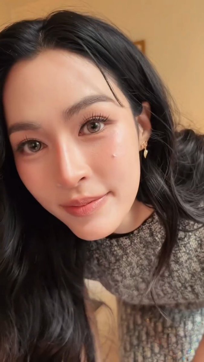 LingOrm_BH's tweet photo. Lingling Kwong, the most beautiful woman in the world 👑🌍✨️

LINGORM FLY TO DIOR PFW
#LingOrmDiorAirportLook
#LinglingKwong #OrmKornnaphat
#LingOrm #Dior #DiorSummer27 #PFW https://t.co/1LvMSCVdjO