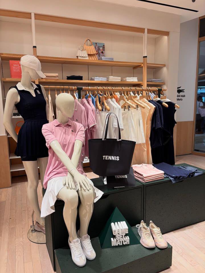 lylyflaw's tweet photo. guys lacoste lagi 50% OFF 😭🙏 ini tuh jarang banget ada diskonnya loh, sekarang cuma 300rb - 1jt an aja 😍🤌 kayaknya paling murah se-Indonesia deh https://t.co/EZ41Lbb0UK
