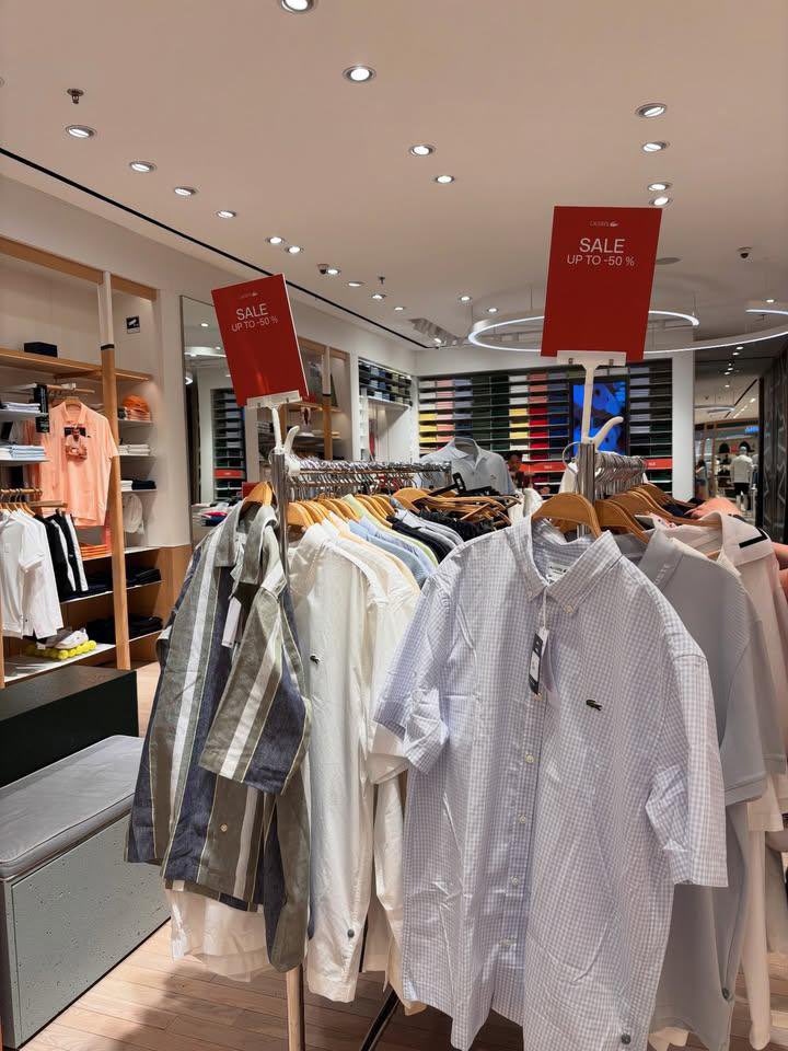 lylyflaw's tweet photo. guys lacoste lagi 50% OFF 😭🙏 ini tuh jarang banget ada diskonnya loh, sekarang cuma 300rb - 1jt an aja 😍🤌 kayaknya paling murah se-Indonesia deh https://t.co/EZ41Lbb0UK