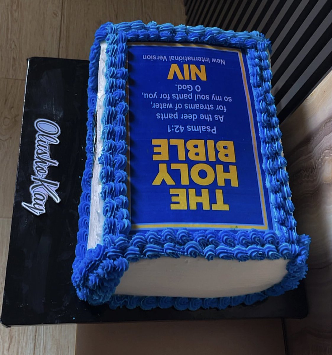NourishbyCareW's tweet photo. POV: You just found the Bible cake you didn’t know you needed 📖🎂✨

Would you eat it or just admire it? 👀😂

NourishbyCarewealth — Hospitality made with care. 💜

#BibleCake #CakeLovers #CustomCakes #CakeDesign #NigerianBakers #LagosBakers #CakeInspiration #NourishbyCarewealth https://t.co/KqzU5IUD8N