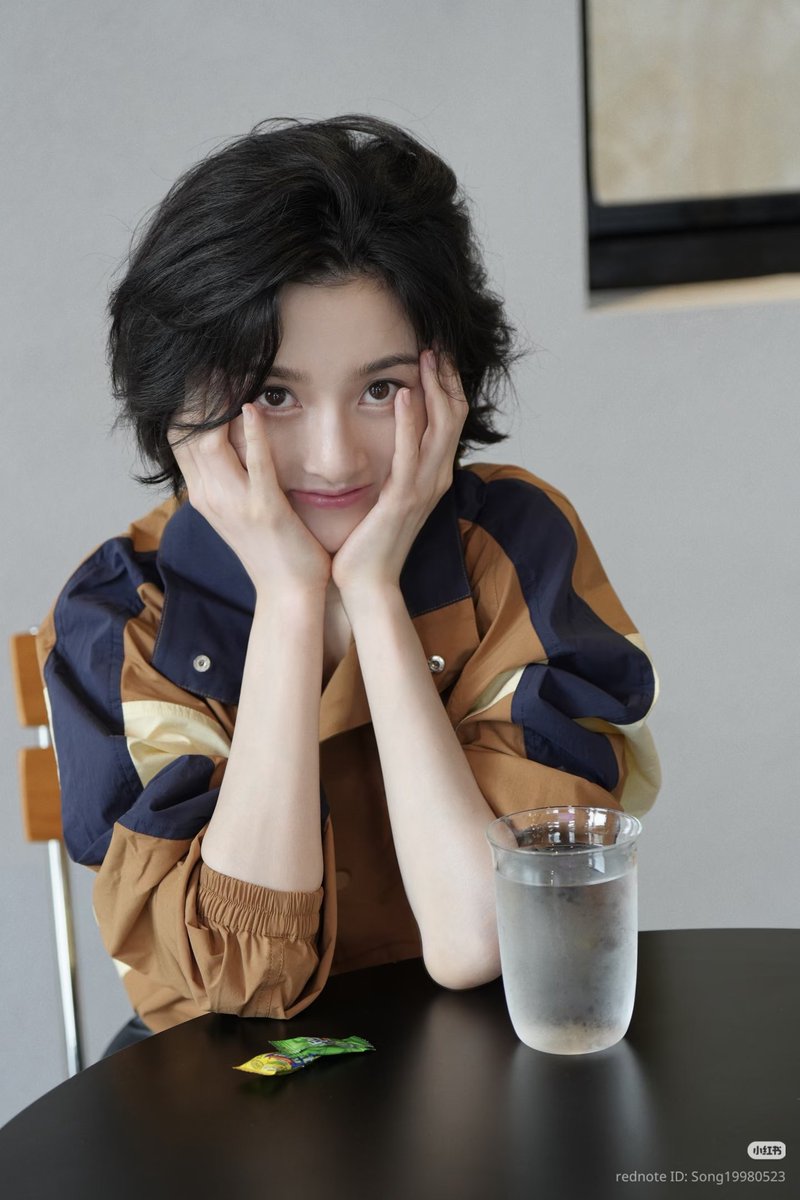 pmybean's tweet photo. song zuer xhs update 

【🤎⸝⸝⸝｜Good vibes, please take a seat 🪑】 https://t.co/pJSdpYCt7W