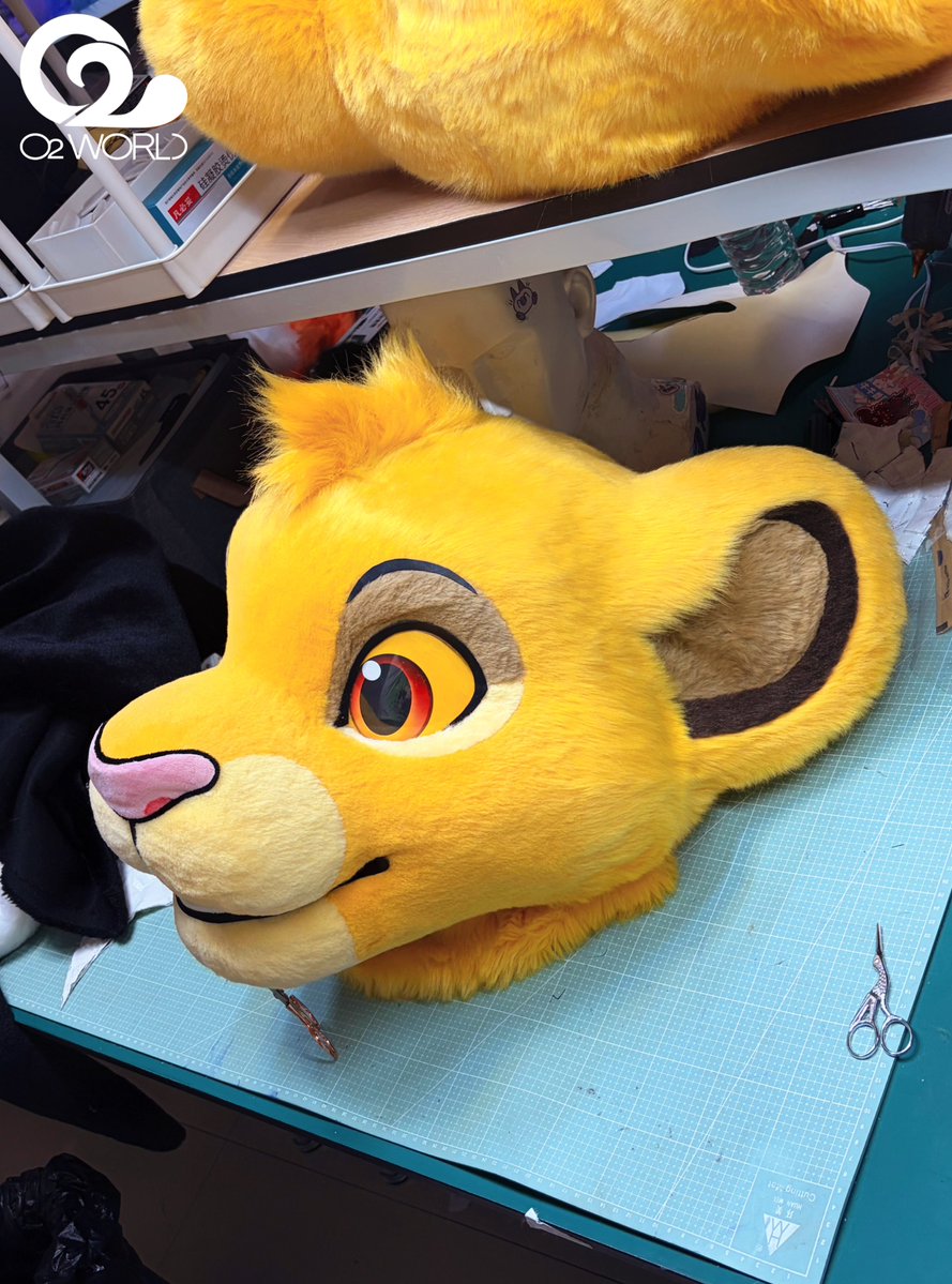 0000warrior's tweet photo. 🦁 A cute little Simba! Fluffy, playful, and full of charm. 💛
Made by us!✨
#Furry #Fursuit #FursuitMaker #fursuitmaker #furry #fursuitphotoshoot #furryartwork #LionKing #Simba #O2WORLD https://t.co/3Kk97WqAb0