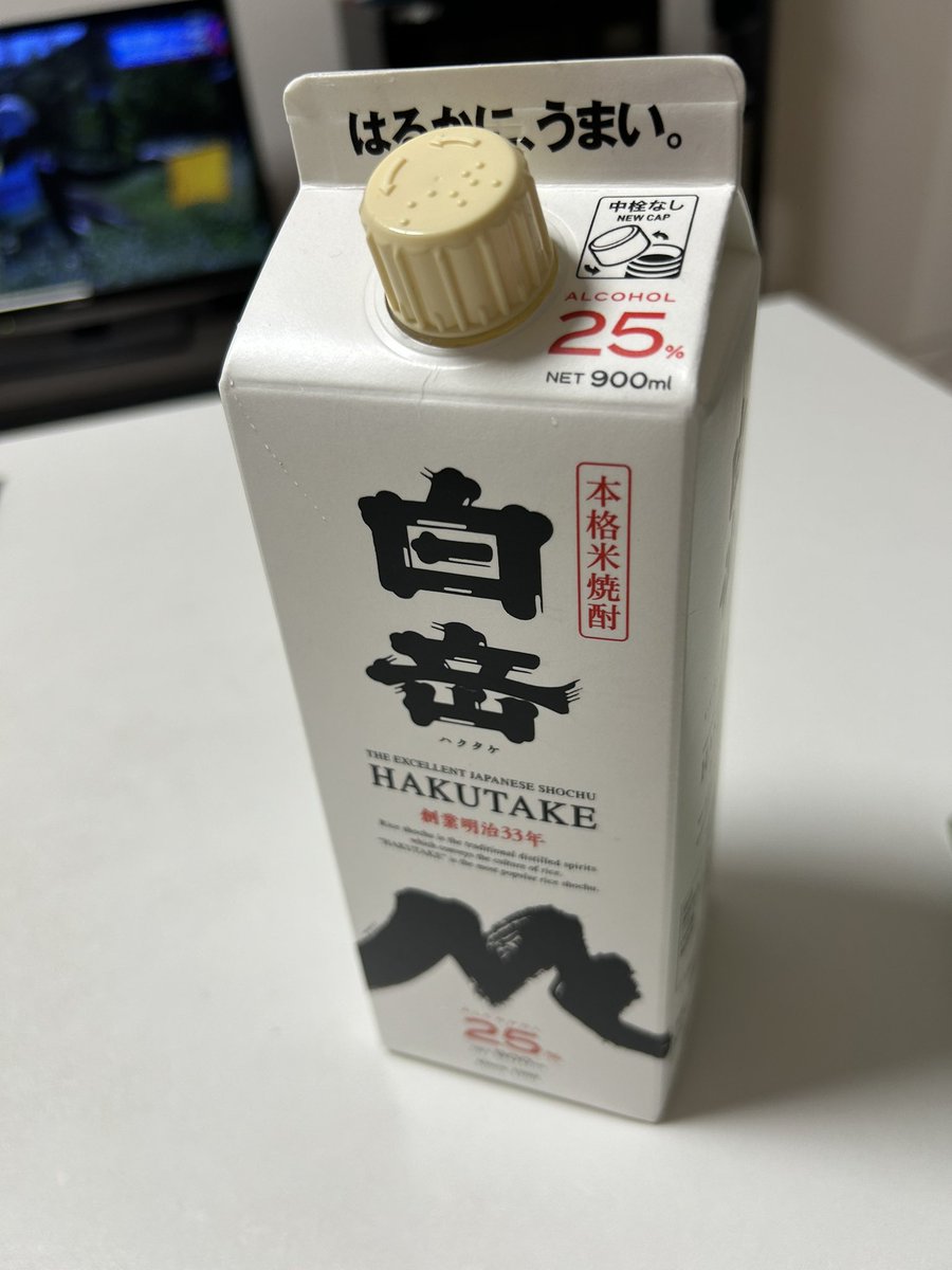 takke321's tweet photo. 熊本から帰宅して白岳をロックで🍶
アテは宮原SAで買うた辛子蓮根を。
根っからの芋焼酎党やけど、米焼酎らしく上品で美味いですなあ。 https://t.co/o4wBNqfRgQ