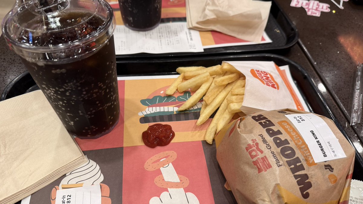 my_wzd's tweet photo. 한복입은 햄스터보고 햄버거먹고 할머니 뵙고왔다
도파민의 나날 https://t.co/UMCtZGwdRg