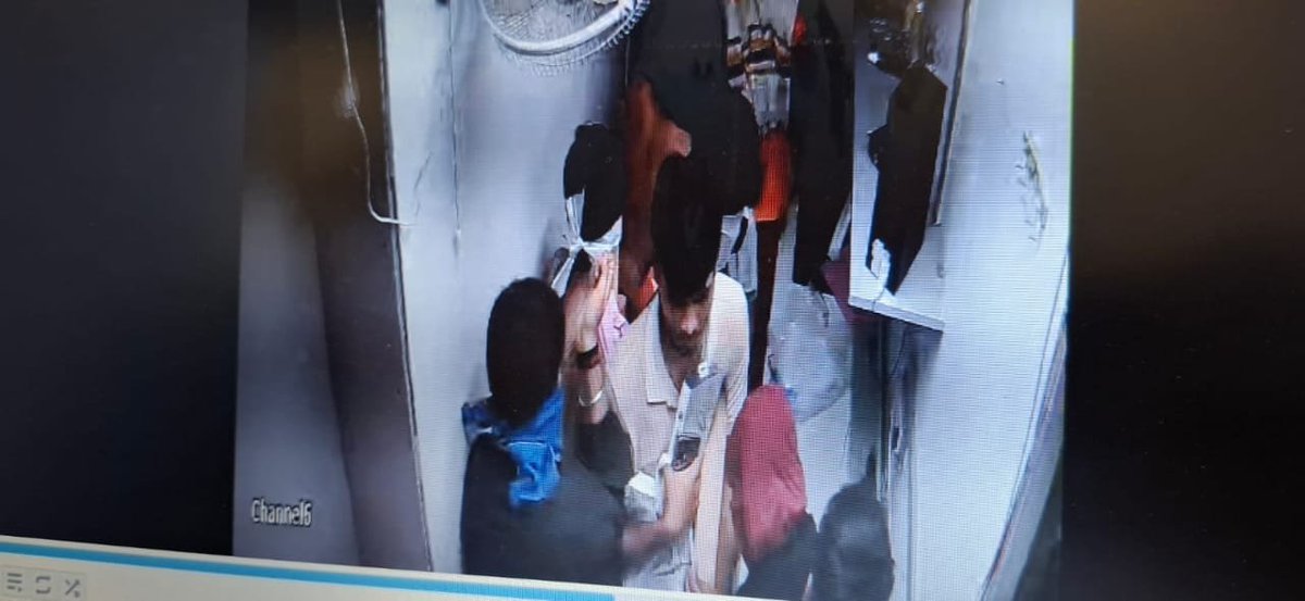 nocapshrek's tweet photo. CCTV footage has been released showing the students involved in stealing items from an electronics shop at LPU’s Uni Mall, with their faces clearly visible.
#lpu #LPU https://t.co/0WEvAROoyR