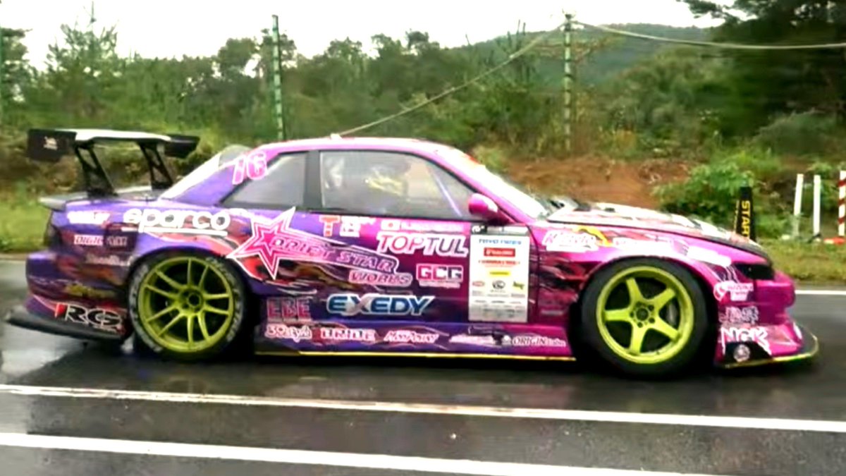 SS23812435's tweet photo. 今日の一枚
ドリフトスター龍くんその1
#D1GP #DRIFTSTAR #nstyle #ORIGINLABO #RollngDancer #RACINGGEAR #EXEDY https://t.co/5fArxcpNFi