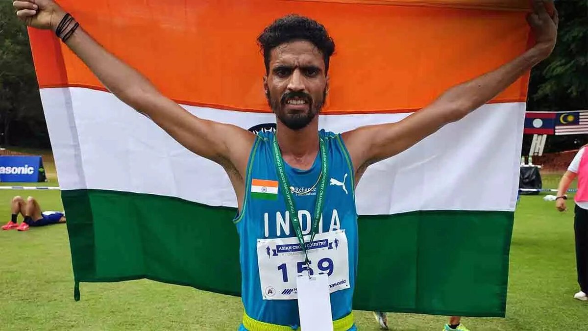 NARESH00004's tweet photo. Gulveer SINGH win silver in 1500Meter man's final

#asiangames
#athletic https://t.co/XjUZ4aGk4E
