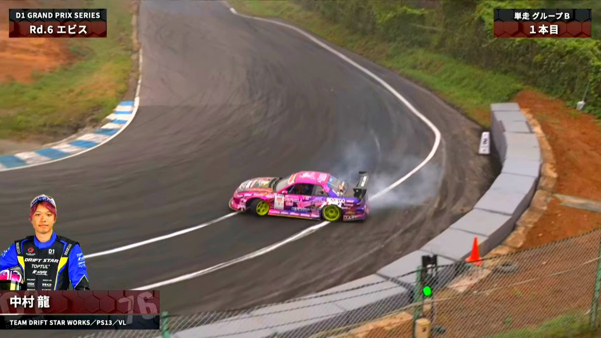 SS23812435's tweet photo. 今日の一枚
ドリフトスター龍くんその3
#D1GP #DRIFTSTAR #nstyle #ORIGINLABO #RollngDancer #RACINGGEAR #EXEDY https://t.co/TyLrrczA6K