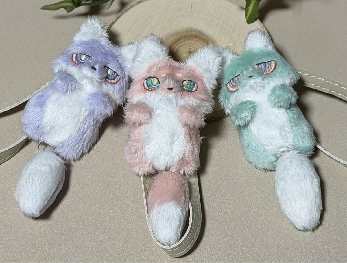 HaRo0806d's tweet photo. 3匹そろって完成〜！🐾
ラベンダー・ピンク・ミントのふわふわな子たちです 🐺🦊

近々minneにてお家探し予定です🏠
それぞれ素敵なお家が見つかりますように…！

#HaRoてら https://t.co/q70qphw2ap