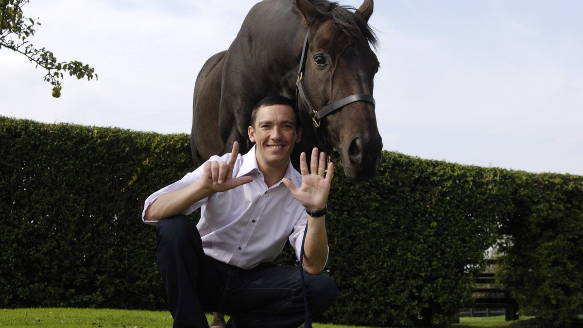 Coral's tweet photo. 30 years ago today, Frankie Dettori did the impossible at Ascot. 

His Magnificent Seven has now been voted the greatest achievement in Flat racing of the last 100 years!

Read more 👇