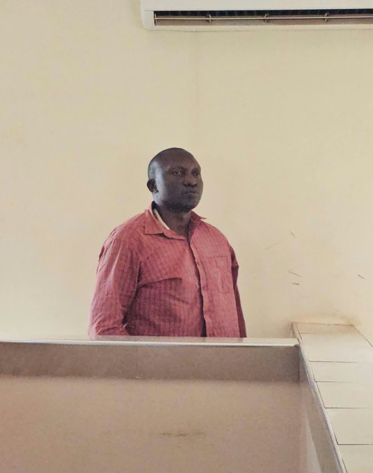 bbstvug's tweet photo. Nsamba Vincent Arnold amanyiddwa nga Sitenda omuvunaanwa omukulu mu musango gw’okutta eyali emunyeenye mu kuyimba, Moses Matovu aguddwako omusango gw’okutta omuntu era omulamuzi wa kkooti esoookerwako e Makindye, Aidah Nanjala naamusindika ku alimanda mu kkomera e Luzira okutuusa nga 3 omwezi ogujja ogw’ekkumi. Ebisingawo mu mawulire #Gambuuze ne #Ageesigika