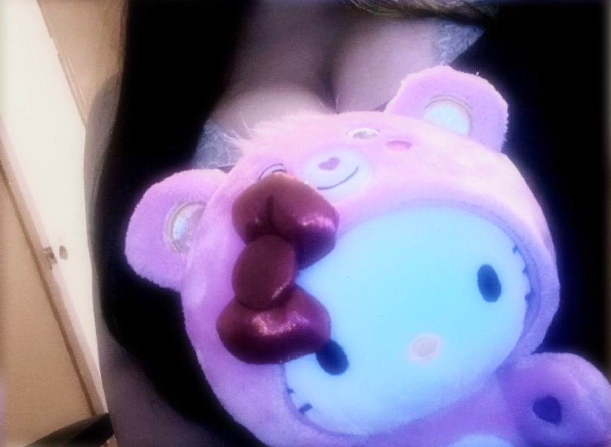 yourfavslut021's tweet photo. https://t.co/RxtssIzpU4