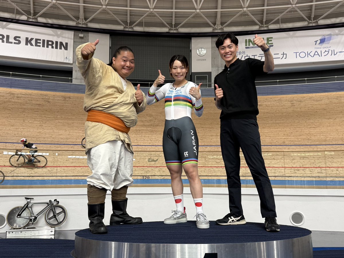 tomisakae411's tweet photo. 『アジア大会 愛知・名古屋2026』に自転車競技日本代表で出場する佐藤水菜さんと、中谷恒幹アナと🎤✨

金メダルを願って、表彰台の一番高い場所で📸🥇

日々積み重ねている努力が、良い結果につながりますように🔥

明日からの試合、全力で応援しています📣🇯🇵✨
頑張ってください🚴🔥

#VIVANT https://t.co/TF192Favij
