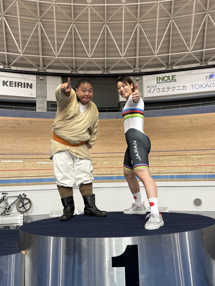 tomisakae411's tweet photo. 『アジア大会 愛知・名古屋2026』に自転車競技日本代表で出場する佐藤水菜さんと、中谷恒幹アナと🎤✨

金メダルを願って、表彰台の一番高い場所で📸🥇

日々積み重ねている努力が、良い結果につながりますように🔥

明日からの試合、全力で応援しています📣🇯🇵✨
頑張ってください🚴🔥

#VIVANT https://t.co/TF192Favij