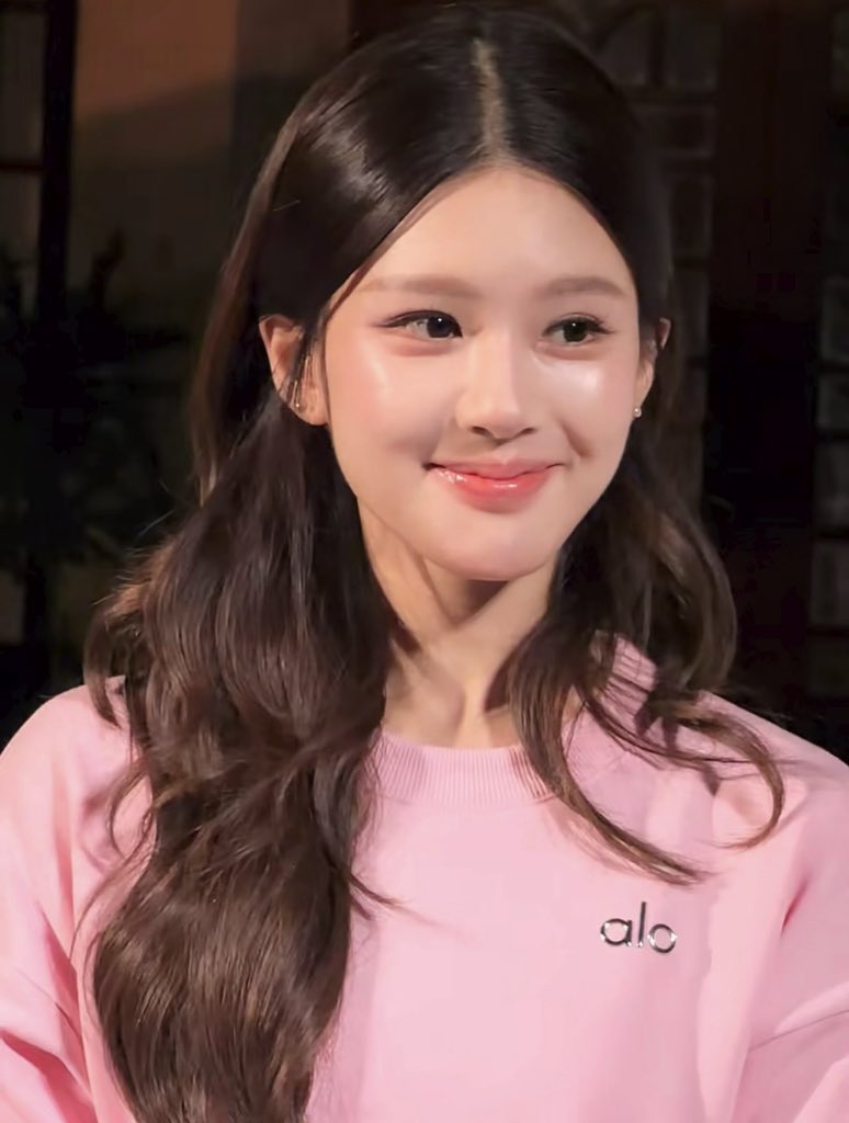 booboolili's tweet photo. 얘들아 로사가 이 상태로 작품 촬영 들어간다는 사실을 알아줘… https://t.co/gb34QxPbwM