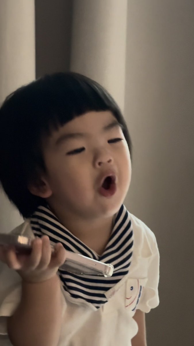 jaocherchi's tweet photo. 👶🏻 : ดีนนนนนนนน
🐈‍⬛ : ดีนติดน้ำท่วม
👶🏻 : โหล โหลลล
🐈‍⬛ : ฮัลโหล โหลลลลล
👶🏻 : โหลลลลล โหลลลล !!!
🐈‍⬛ : พูดเบา ๆ คุยเบา ๆ พูดเบา ๆ

แล้วดูเด้นทำหน้าใส่เจ่เจ้ดิ ทะเล้นมาก เจ้แคนขำใหญ่เลย 555555555555555 อยากเห็นแคนนี่เลี้ยงน้องมากอะ https://t.co/TNDWNc1m7k
