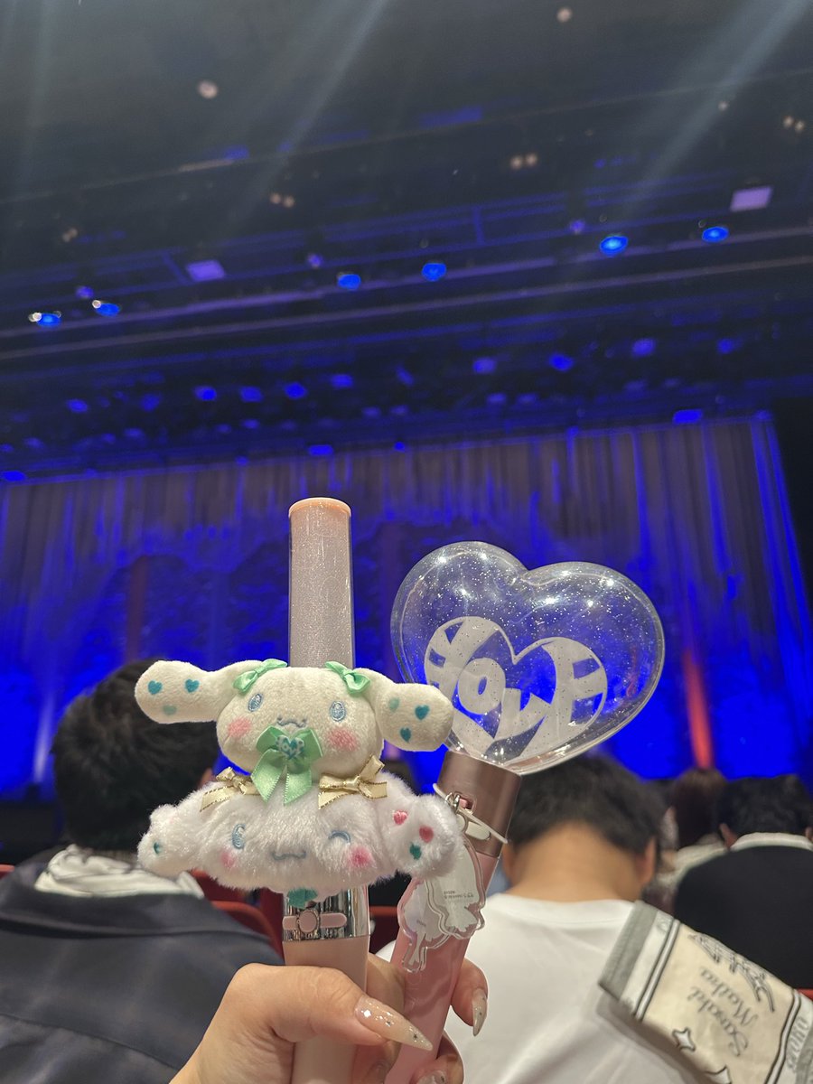 sanyan____'s tweet photo. スペライ東京♡🎶
1部2部共に同列であまりにも近いし、本当に致死量のファンサで、、、召されてきた。。。
（カンペついに覚えた）

いつもたくさん幸せにしてくれてありがとうダイスキ(T ^ T)(T ^ T)💞

#さなぼいす https://t.co/gnUzkm2jP3