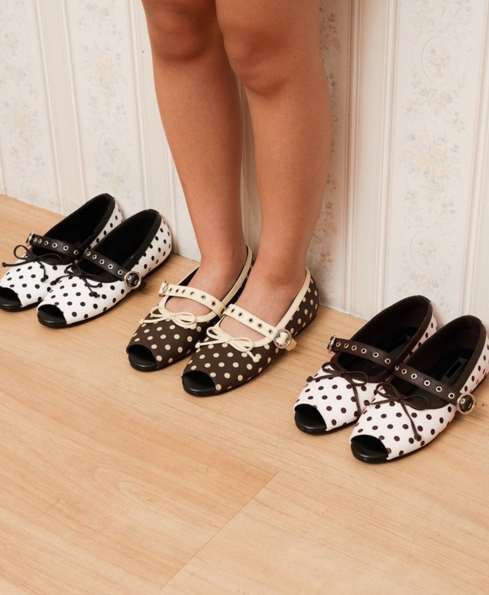999jtpng's tweet photo. GUYS ATTENTION PLEASE?! ada brand lokal yang baru aja launch new polka collection, tapi designnya unik banget 🥹😻💘💅🧚‍♀️🍫

selain combine antara pita dan polkadot, flatshoes ini juga punya 2 option hidden design! then, suprisingly under 300k 😽💗 https://t.co/LQyvpyQHbl