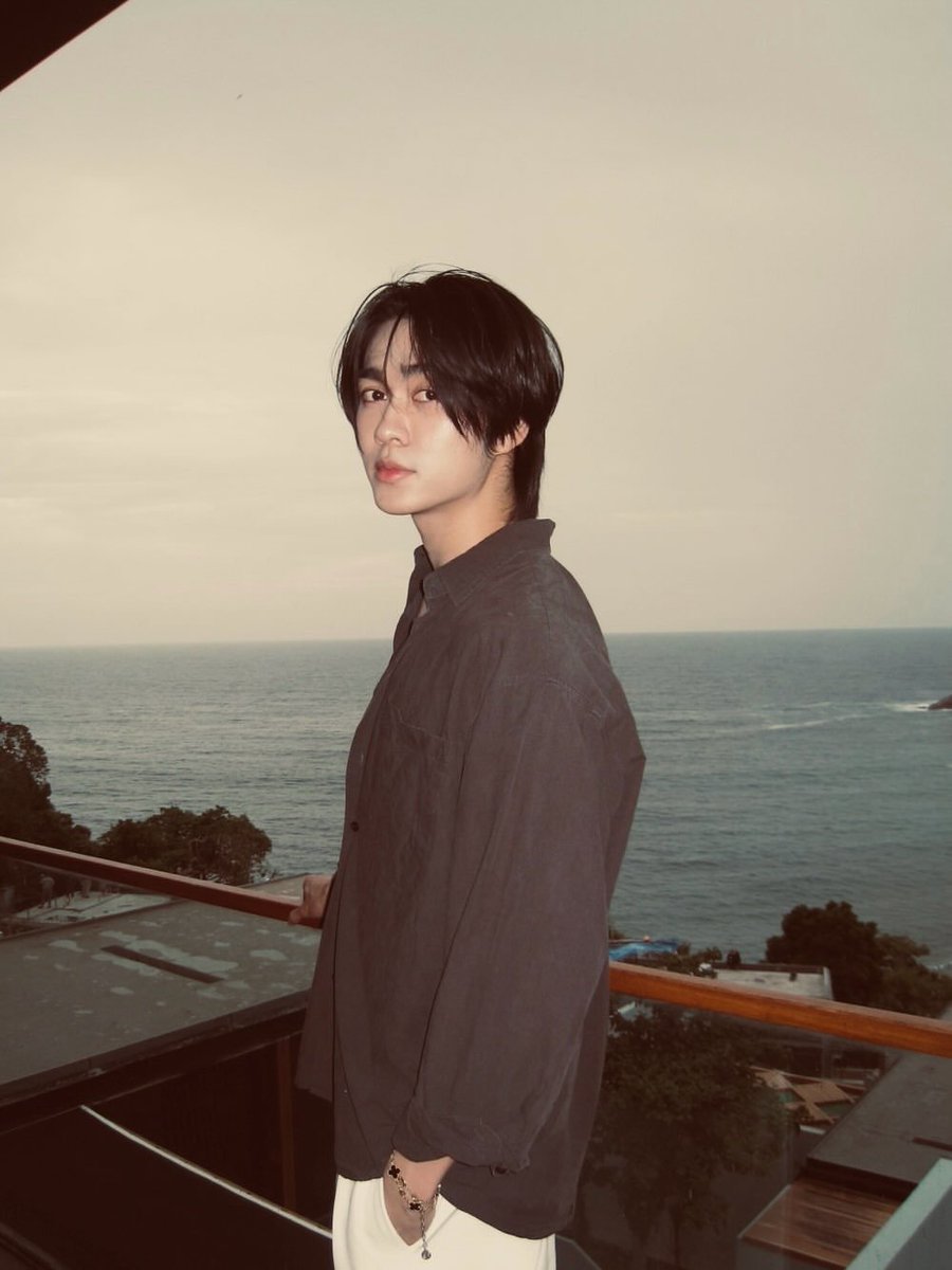HtetHtetSuKyi's tweet photo. Boom looks like a dream by the sea 🥹🌊💜 

Jellyboom ig update.... 

BESEVBOOM 28TH TO INFINITY 

#28thShiningBesevboom  
#besevboom https://t.co/fyiSCRLmox