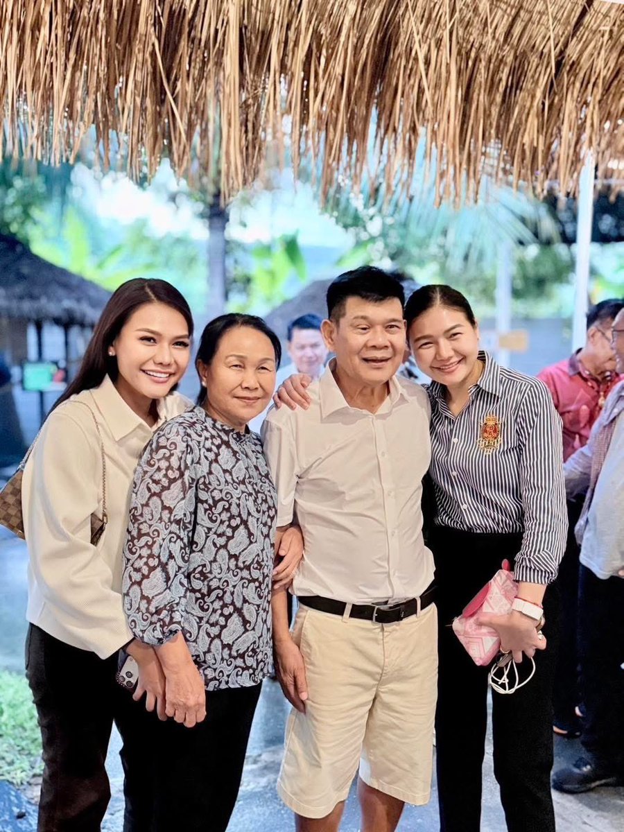 imyourkkxx's tweet photo. ฮรึกกก ครบ4คน ❤️🥹 https://t.co/44EyijWuQ9