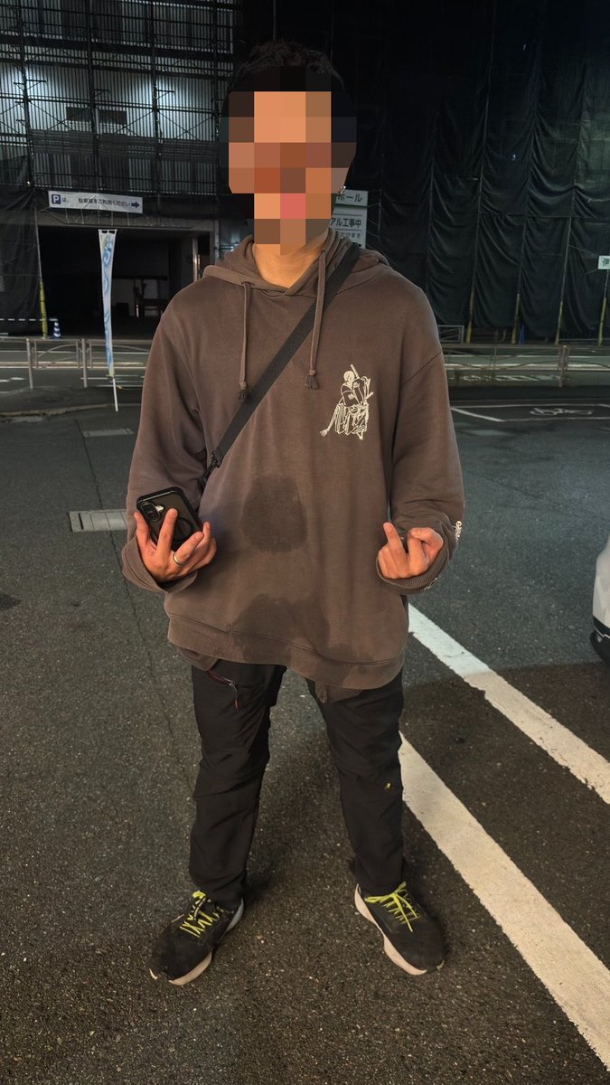 Kurusu_Mk9's tweet photo. かつ家行ったら服に豚汁ぶっかけられて今コレ
さすがにタダになるかな思っとったらまさかの300円引き、ナメられてます
僕ぅ、今日、誕生日なんですけど… https://t.co/rDIa7AlCux
