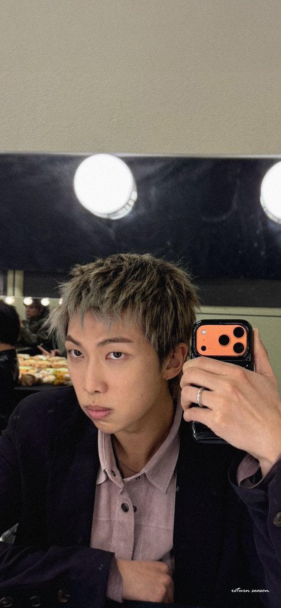 return_season's tweet photo. [요청] 260918 남준 인스타

2340*5064 https://t.co/kgOpYfEnc3