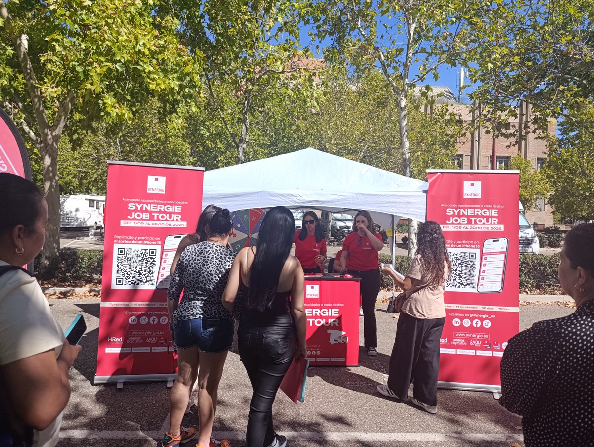 ProcomarVLL's tweet photo. Septiembre va llegando a su fin!! Os dejamos por aquí una imagen de la visita a los Synergyie Job Tours (@Synergie_ES) de las participantes en el programa + Empleo de @FundlaCaixa de nuestra entidad. Un espacio para compartir experiencias y descubrir nuevas oportunidades! https://t.co/XEy09748tZ