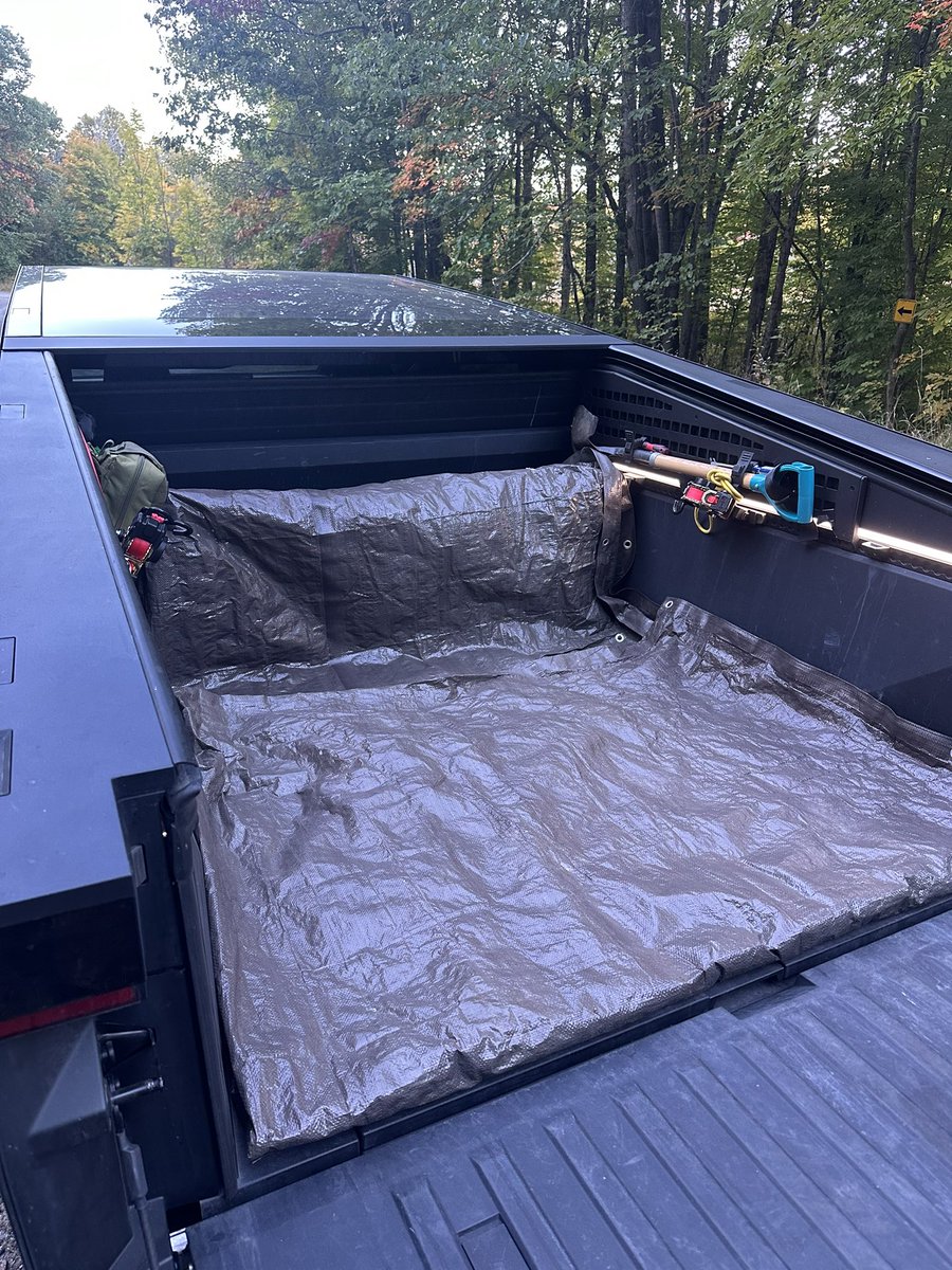TheCyberYev's tweet photo. Do you bother putting a tarp before dumping soil in your cybertruck bed? https://t.co/qgnY75B2JV