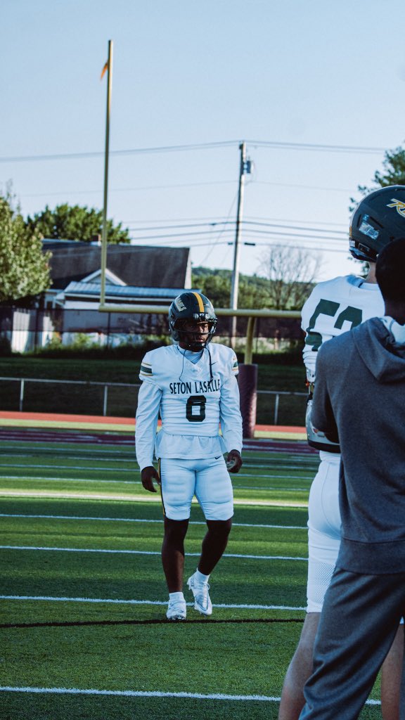 KymarrFreeman6_'s tweet photo. Mid season Flim!!
•16 TDs
•1 Pick 6 
•74 carries 
•660 yards 
•18 tackles 
@SLS_Football @CoachStorino @PA_TodaySports @210ths @WPIAL_Insider @wpialsportsnews 

https://t.co/A3ulfXHVSt https://t.co/S9P6qPSppw