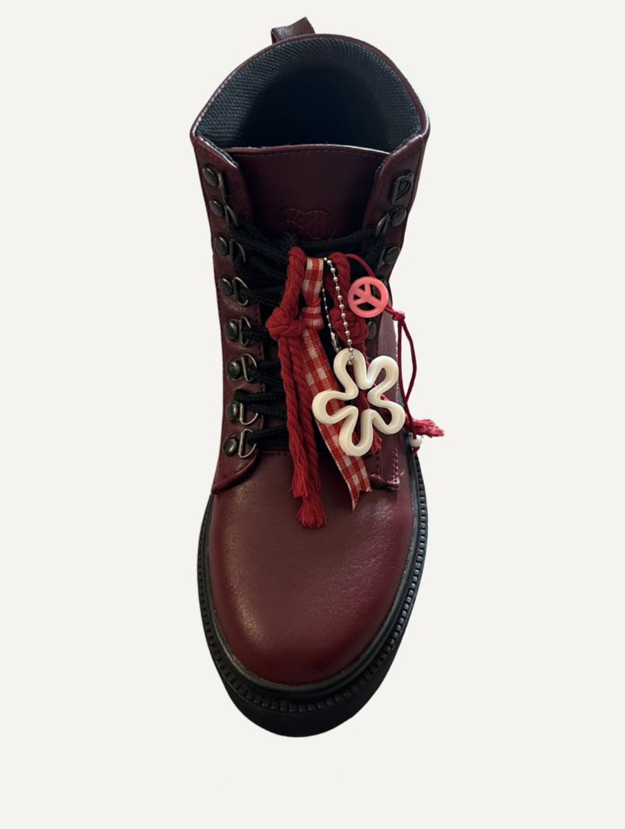 mopusans's tweet photo. PLIS KEPOIN LOCAL BRAND INI KALO LAGI NYARI BOOTS BUAT NGONSER! 🥾💥 https://t.co/XmZN1uq0c5