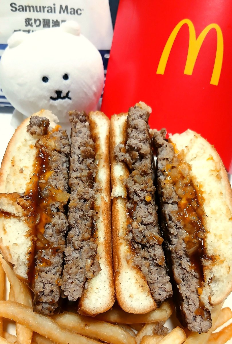 NYAMNYAMmogu's tweet photo. 내 최애 햄버거 사무라이맥이 원래는 기간한정 메뉴였다는 걸 알고 고정 메뉴가 되도록 열심히 맥도날드에 돈을 써 준 일본인들에게 상당한 감사를 하고 있다 https://t.co/TC9j4GRSVK