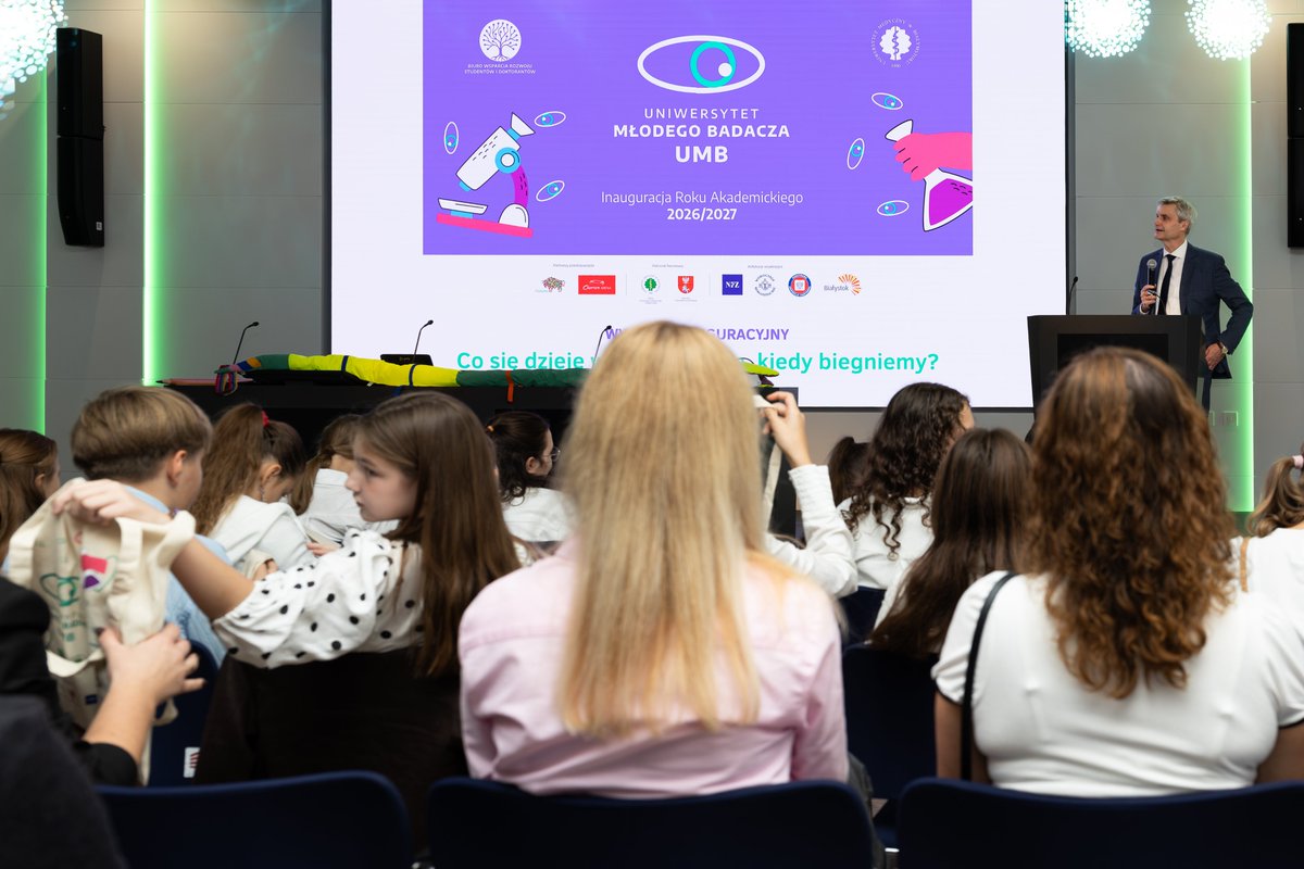 UMB_Bialystok's tweet photo. 🔬 Co czeka młodych badaczy UMB? Odkrywanie emocji i zmysłów, tajemnic apteki i pracy serca, nauka pierwszej pomocy. Przed nimi rok pełen pytań i doświadczeń na Uniwersytecie Młodego Badacza! To I edycja prozdrowotnego, edukacyjnego programu dla piątoklasistów, który rusza w UMB. https://t.co/FawjoEiY70