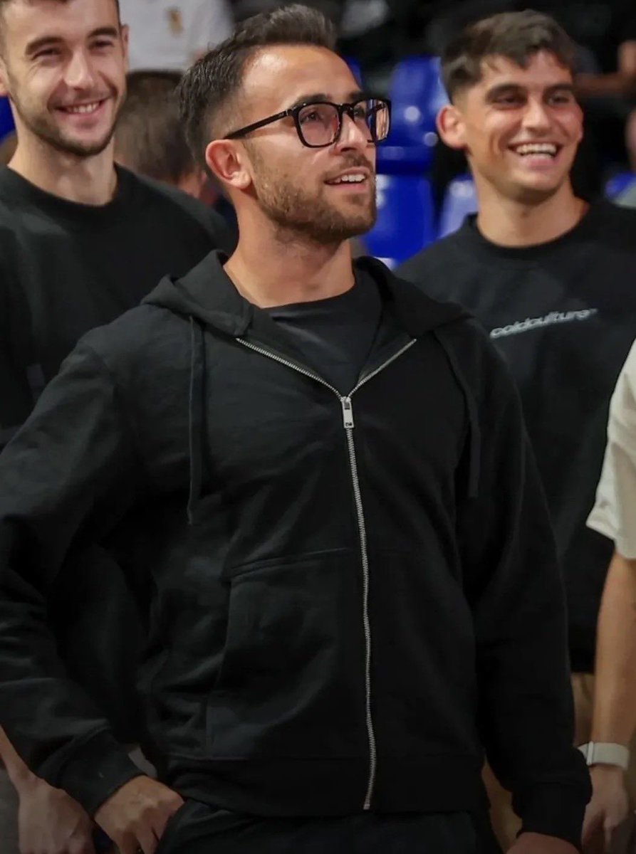 bvrcelona's tweet photo. oh we know he is https://t.co/hHOoSF0PyH