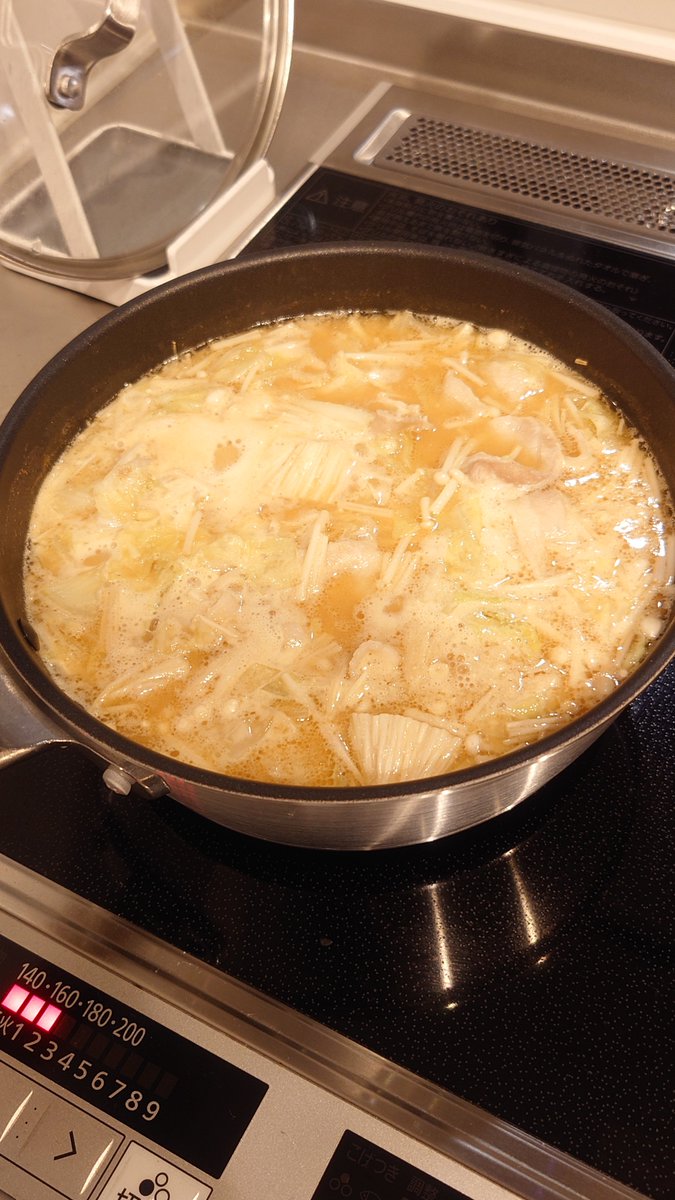 DuoA11's tweet photo. 雨で冷えた時は味噌汁ですな🍲 https://t.co/84lTouoly3